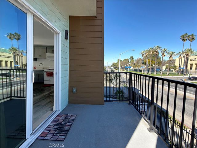 1489 Atlantic Avenue, Long Beach, CA 90813