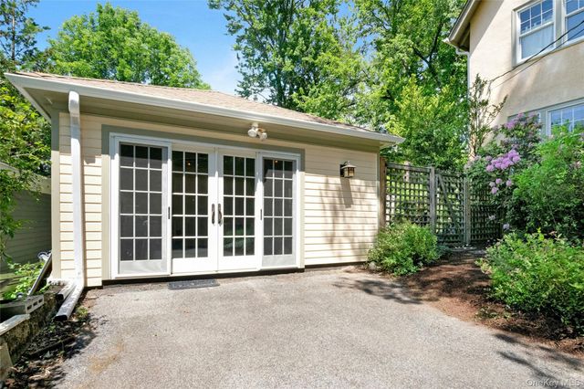 11 Sarven Court, Tarrytown, NY 10591