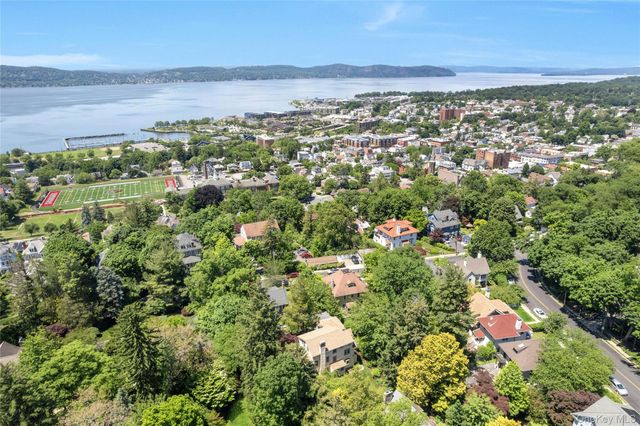 11 Sarven Court, Tarrytown, NY 10591