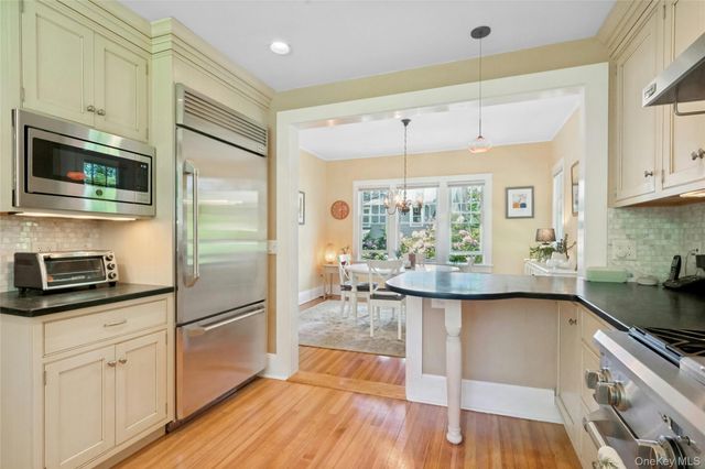 11 Sarven Court, Tarrytown, NY 10591