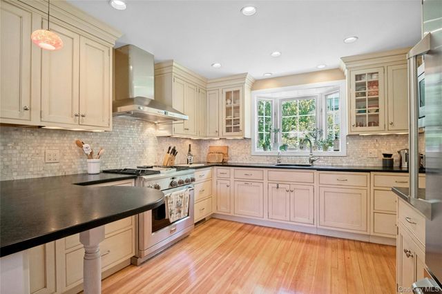 11 Sarven Court, Tarrytown, NY 10591