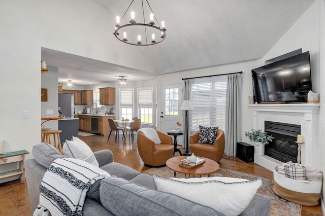 1109 W Scenic Hills Drive, Nixa, MO 65714