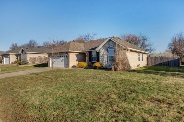 1109 W Scenic Hills Drive, Nixa, MO 65714