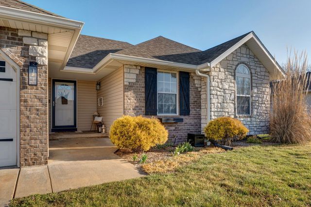 1109 W Scenic Hills Drive, Nixa, MO 65714
