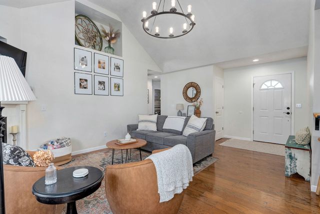 1109 W Scenic Hills Drive, Nixa, MO 65714