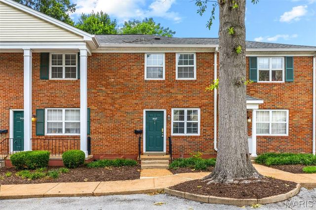 9137 North Swan Circle, St Louis, MO 63144