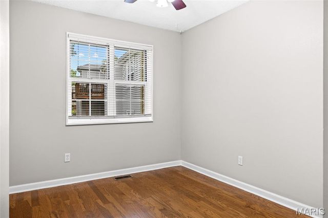 9137 North Swan Circle, St Louis, MO 63144