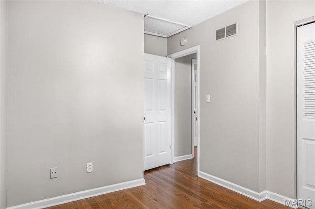 9137 North Swan Circle, St Louis, MO 63144