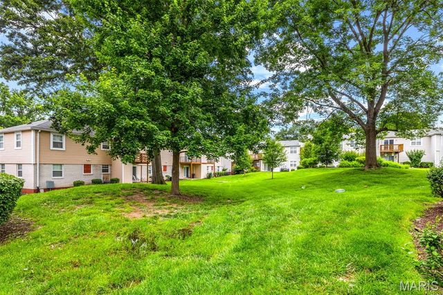 9137 North Swan Circle, St Louis, MO 63144