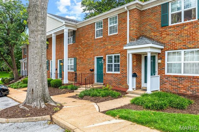 9137 North Swan Circle, St Louis, MO 63144