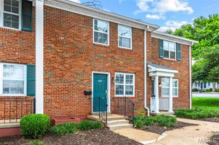 9137 North Swan Circle, St Louis, MO 63144