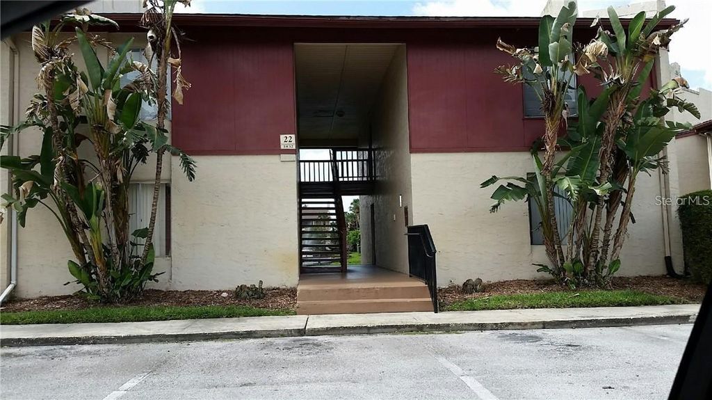 3832 N LAKE DRIVE 116, Tampa, FL 33614