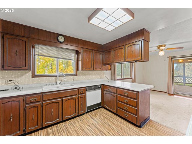 15690 S CARUS Rd, Oregon City, OR 97045