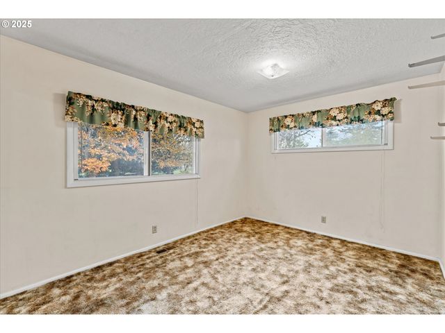 15690 S CARUS Rd, Oregon City, OR 97045