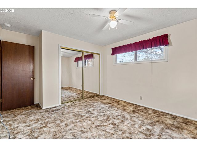 15690 S CARUS Rd, Oregon City, OR 97045