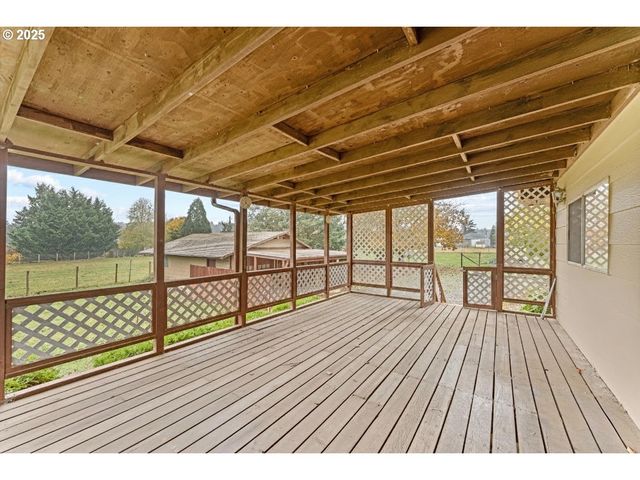 15690 S CARUS Rd, Oregon City, OR 97045