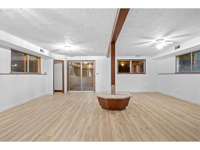 15690 S CARUS Rd, Oregon City, OR 97045