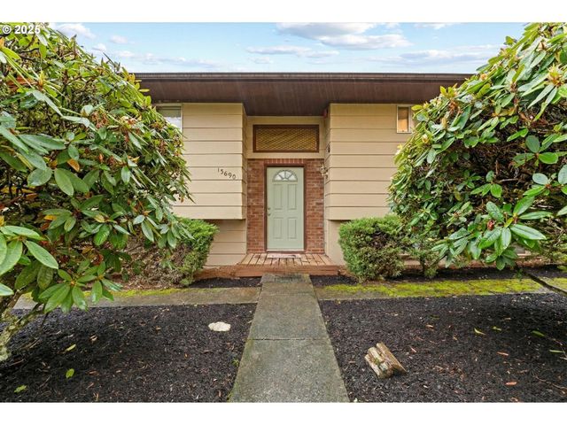 15690 S CARUS Rd, Oregon City, OR 97045