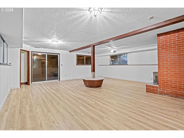 15690 S CARUS Rd, Oregon City, OR 97045