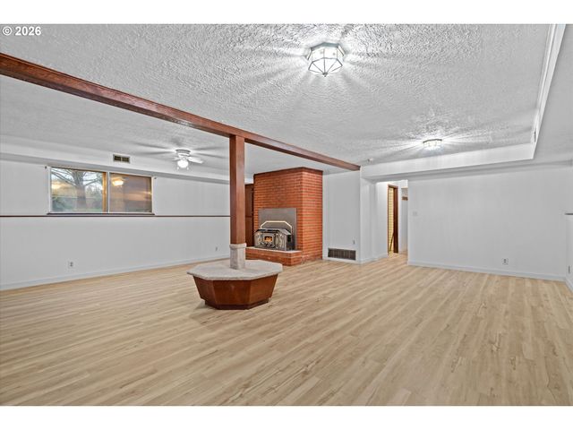 15690 S CARUS Rd, Oregon City, OR 97045