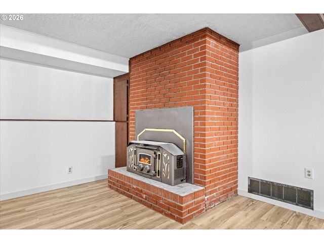 15690 S CARUS Rd, Oregon City, OR 97045