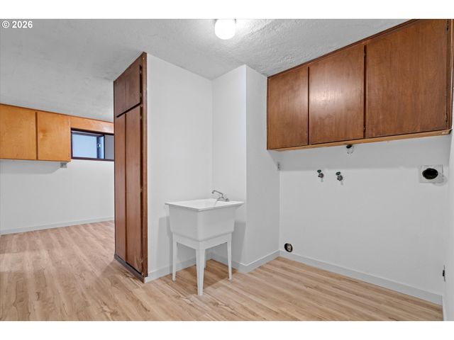 15690 S CARUS Rd, Oregon City, OR 97045