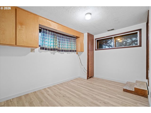 15690 S CARUS Rd, Oregon City, OR 97045