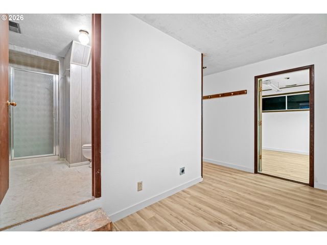 15690 S CARUS Rd, Oregon City, OR 97045