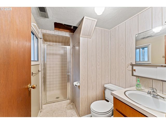 15690 S CARUS Rd, Oregon City, OR 97045