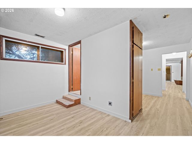 15690 S CARUS Rd, Oregon City, OR 97045