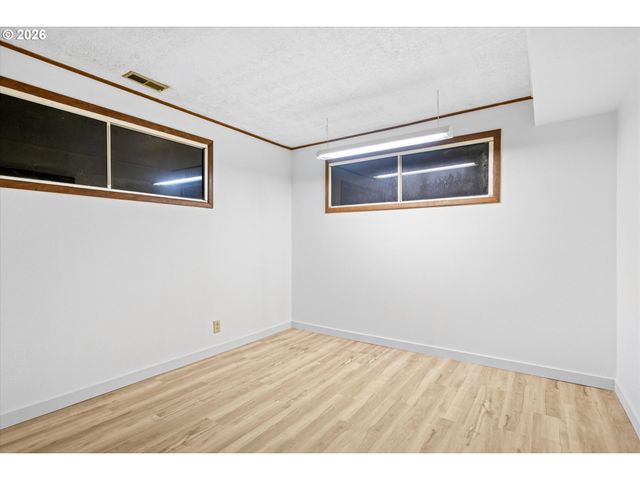 15690 S CARUS Rd, Oregon City, OR 97045