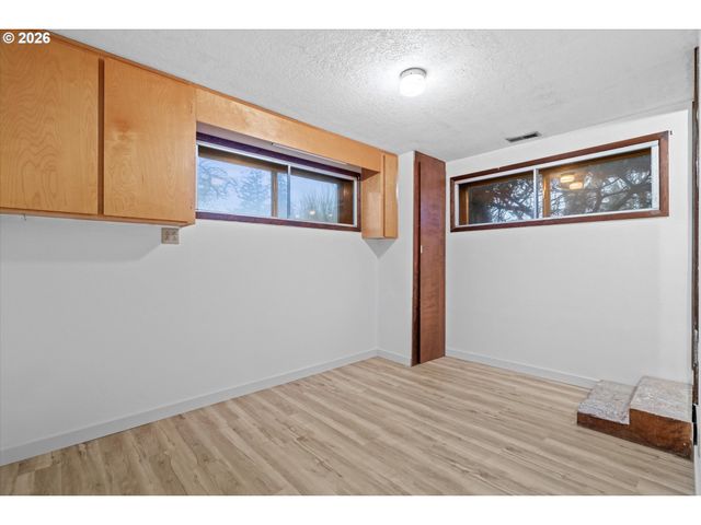 15690 S CARUS Rd, Oregon City, OR 97045