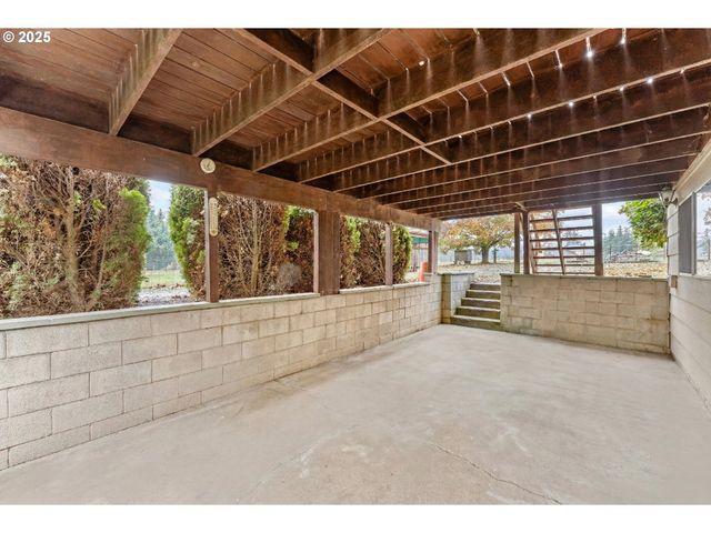 15690 S CARUS Rd, Oregon City, OR 97045