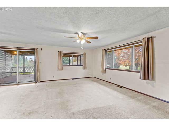 15690 S CARUS Rd, Oregon City, OR 97045