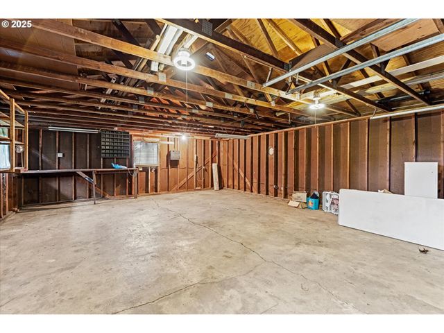 15690 S CARUS Rd, Oregon City, OR 97045