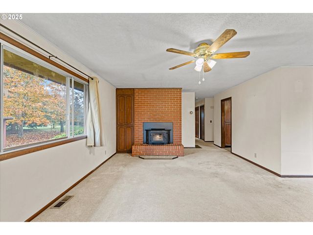 15690 S CARUS Rd, Oregon City, OR 97045