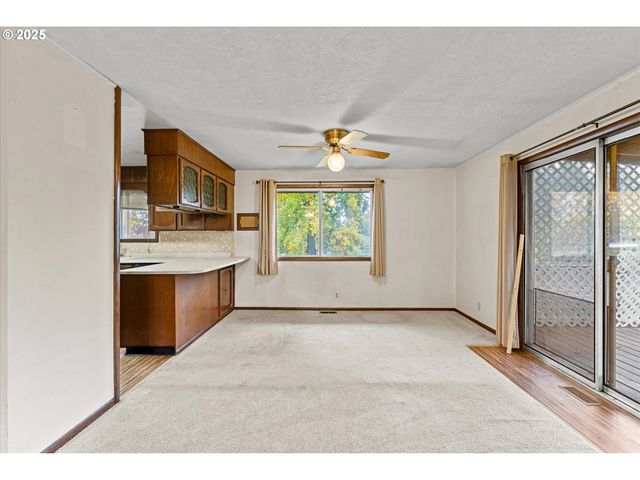 15690 S CARUS Rd, Oregon City, OR 97045