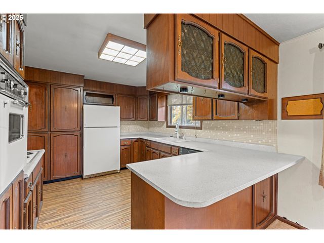 15690 S CARUS Rd, Oregon City, OR 97045