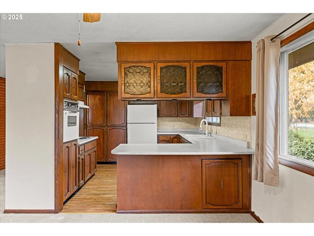 15690 S CARUS Rd, Oregon City, OR 97045