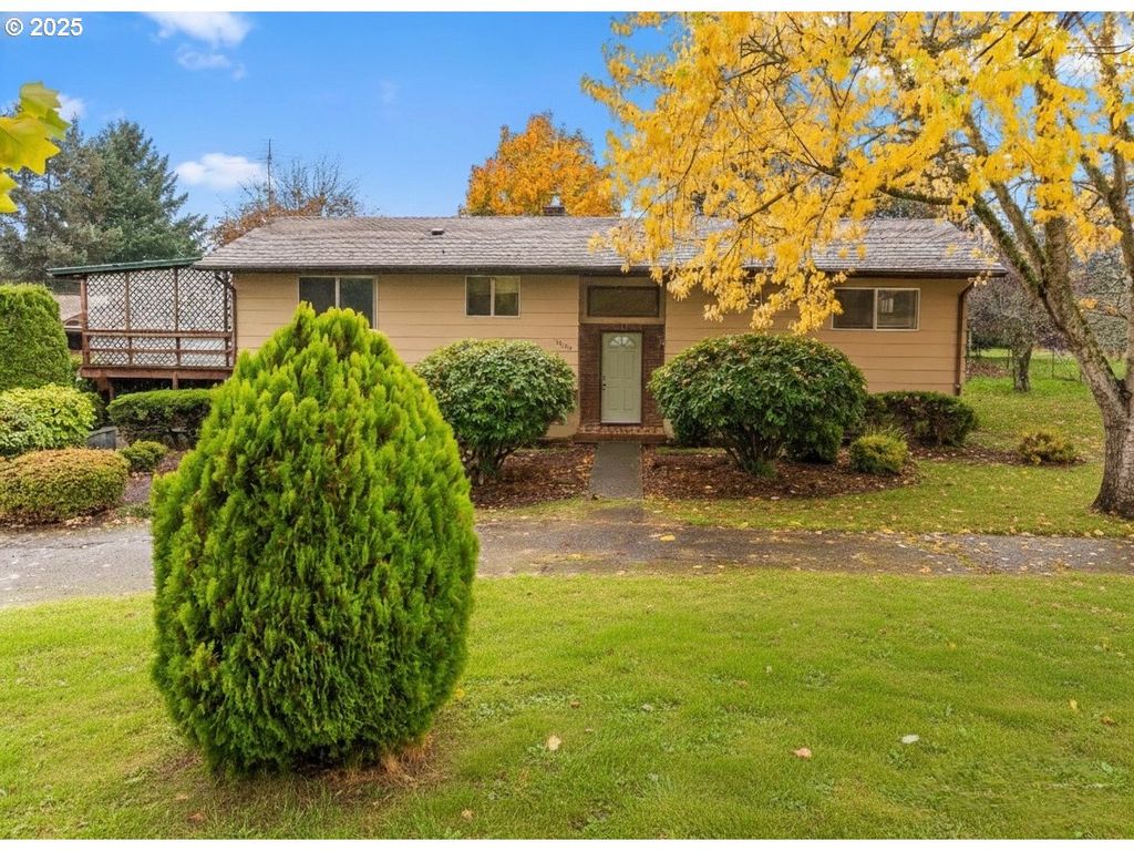 15690 S CARUS Rd, Oregon City, OR 97045