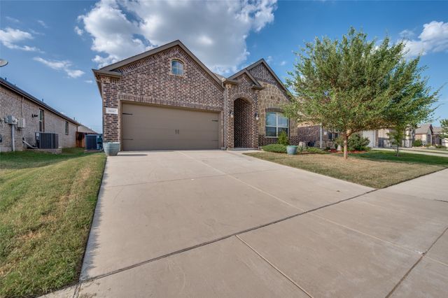 11117 Klondike Lane, Aubrey, TX 76227