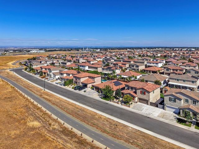 9081 Royal Gorge Loop, Roseville, CA 95747