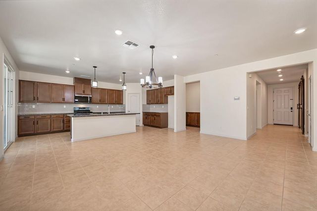 9081 Royal Gorge Loop, Roseville, CA 95747