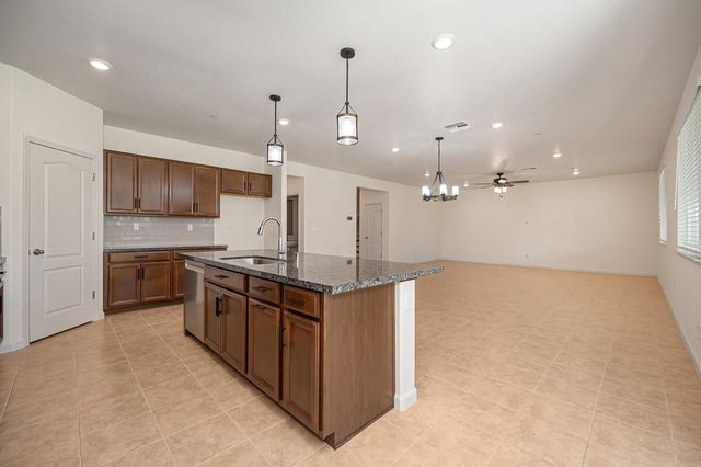 9081 Royal Gorge Loop, Roseville, CA 95747