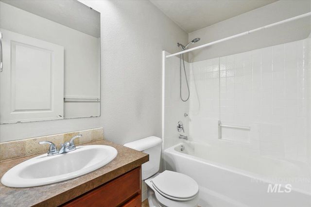 4588 N Price Ave, Meridian, ID 83646