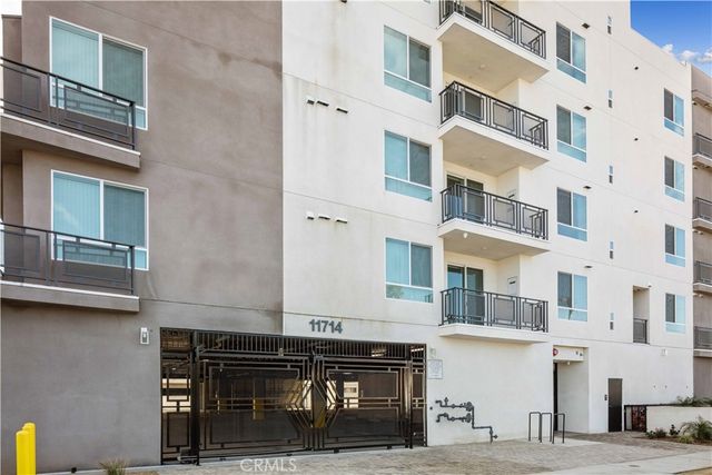 11714 Archwood Street 204, North Hollywood, CA 91606