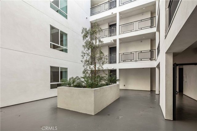 11714 Archwood Street 204, North Hollywood, CA 91606