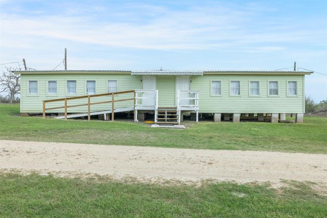 1115 County Rd 307, Alleyton, TX 78935