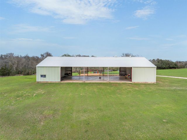 1115 County Rd 307, Alleyton, TX 78935
