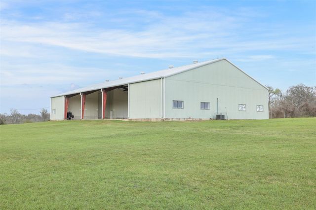 1115 County Rd 307, Alleyton, TX 78935